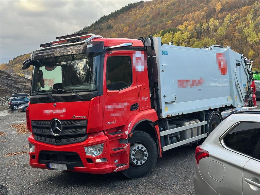 Mercedes-Benz Actros 2543 6x2 2-chamber compactor truck w/ JOAB