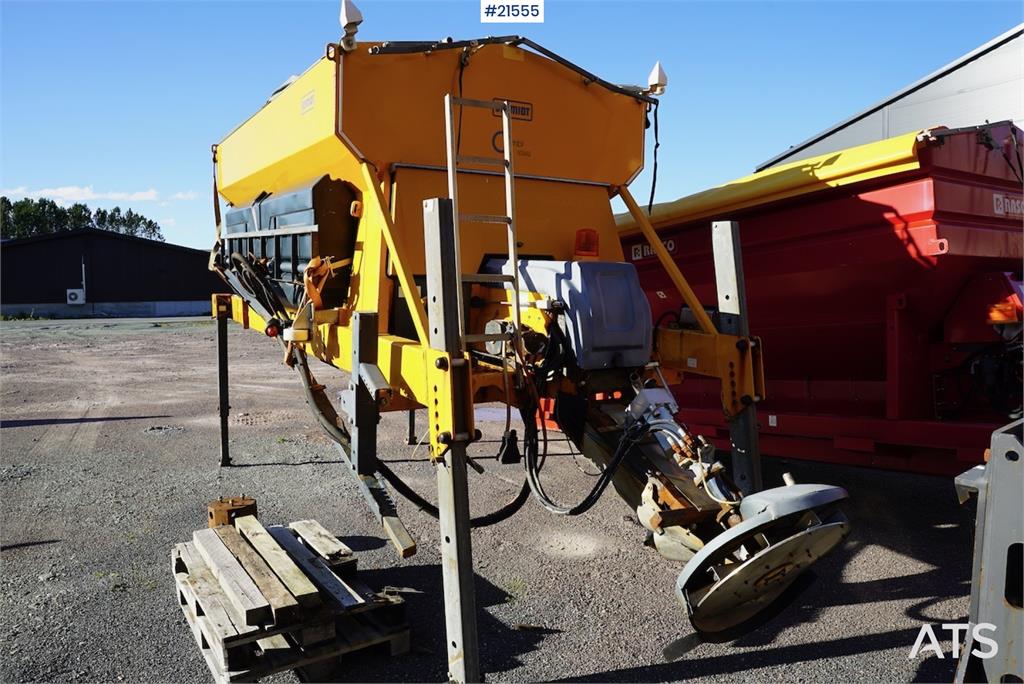 Schmidt Stratos B70-36 sand spreader with control panel