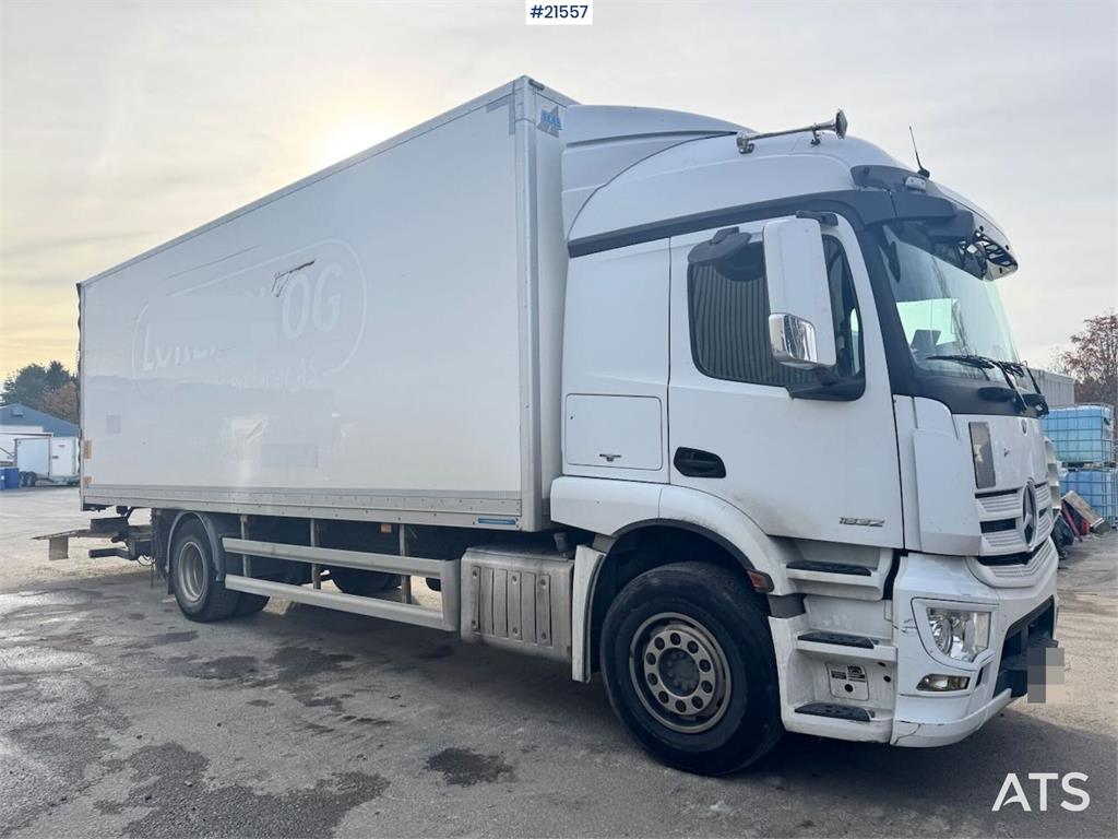 Mercedes-Benz Actros 1832 4x2 Box truck w/ full side opening and