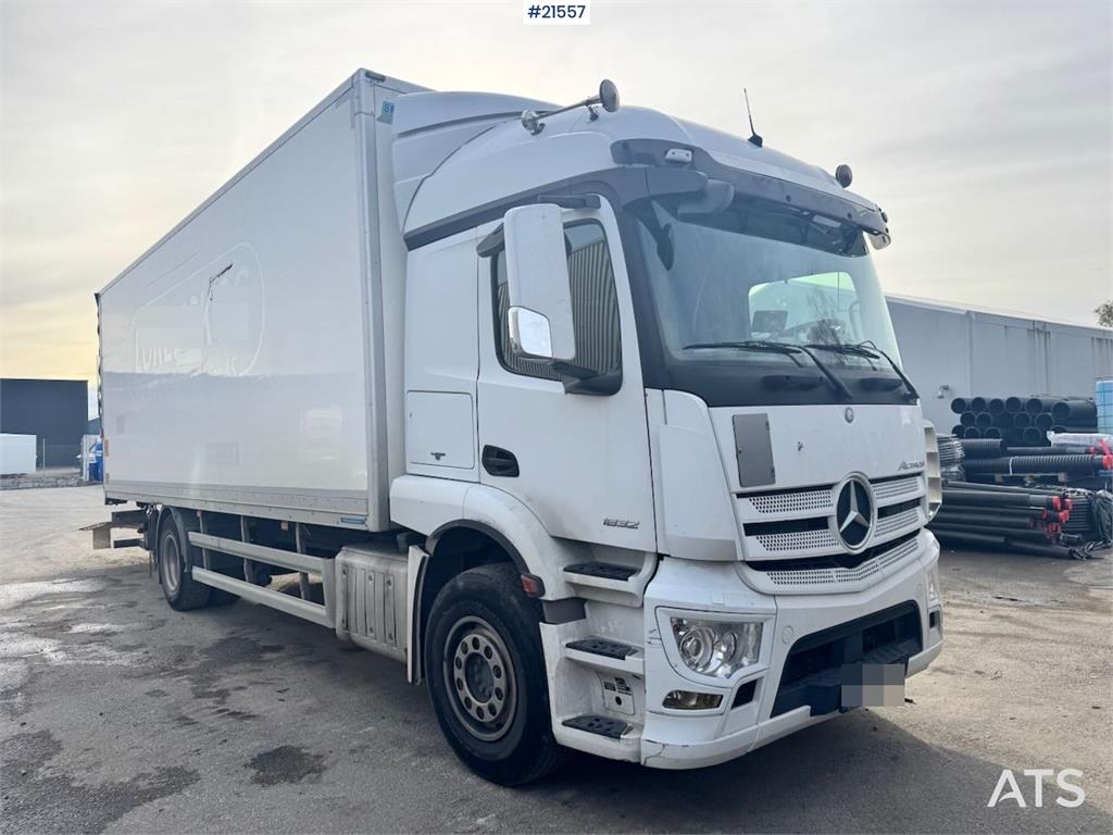 Mercedes-Benz Actros 1832 4x2 Box truck w/ full side opening and