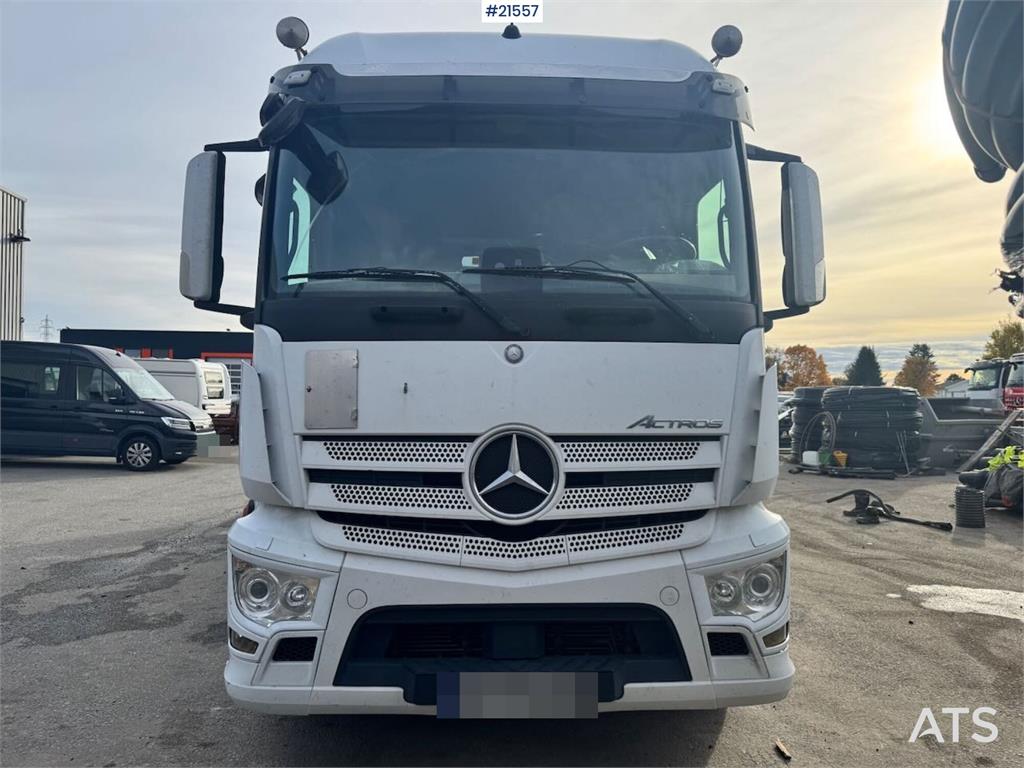 Mercedes-Benz Actros 1832 4x2 Box truck w/ full side opening and