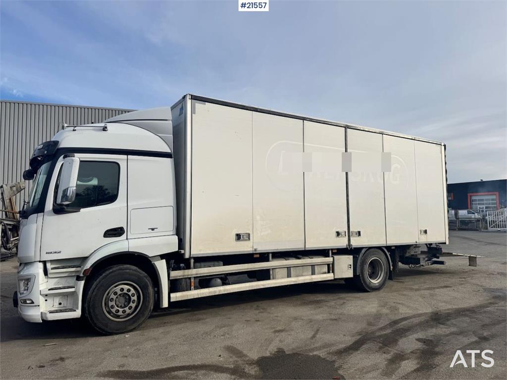 Mercedes-Benz Actros 1832 4x2 Box truck w/ full side opening and