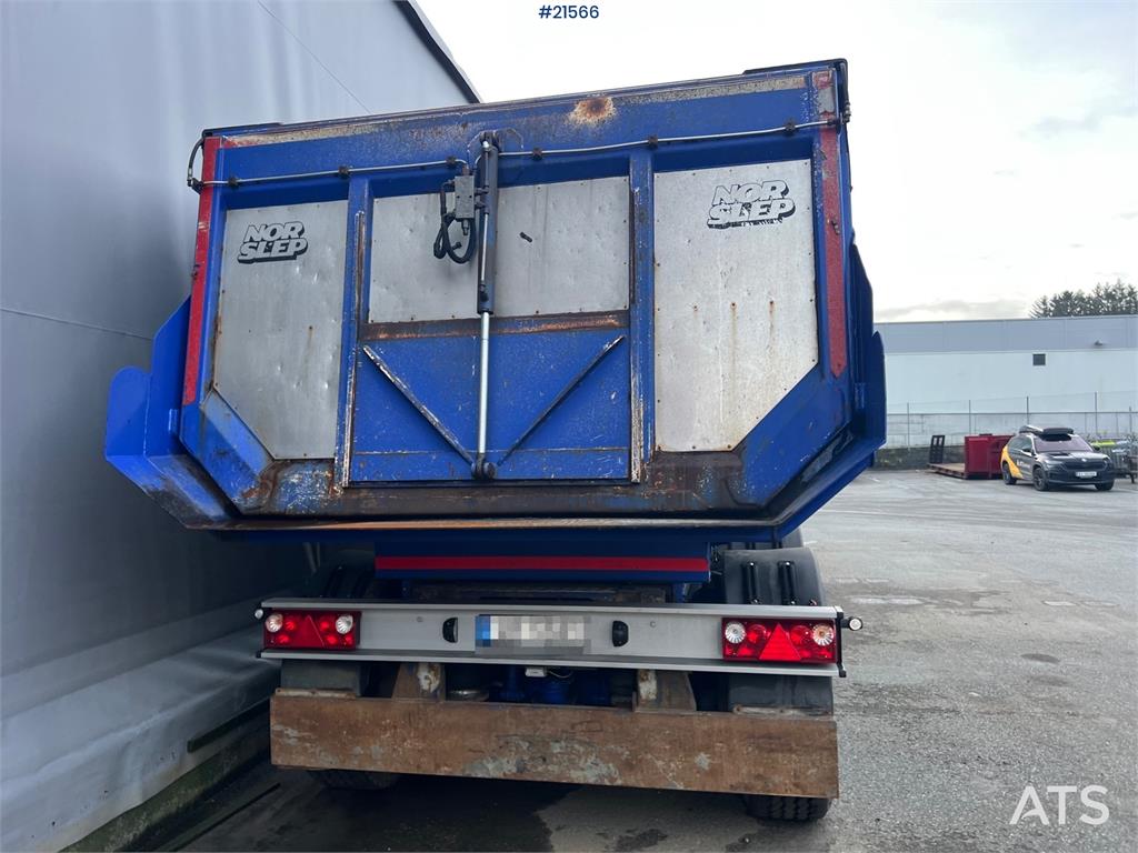 Langendorf 3 axle asphalt semi w/ Hydraulic canopy