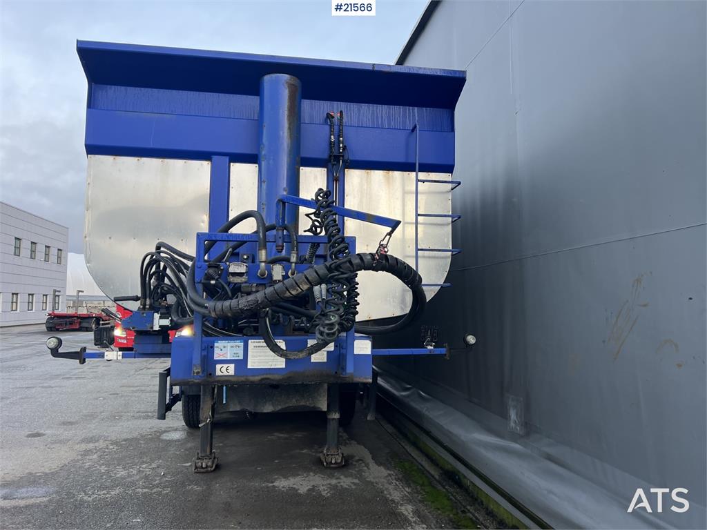 Langendorf 3 axle asphalt semi w/ Hydraulic canopy
