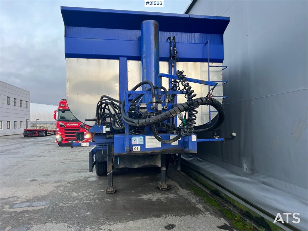Langendorf 3 axle asphalt semi w/ Hydraulic canopy