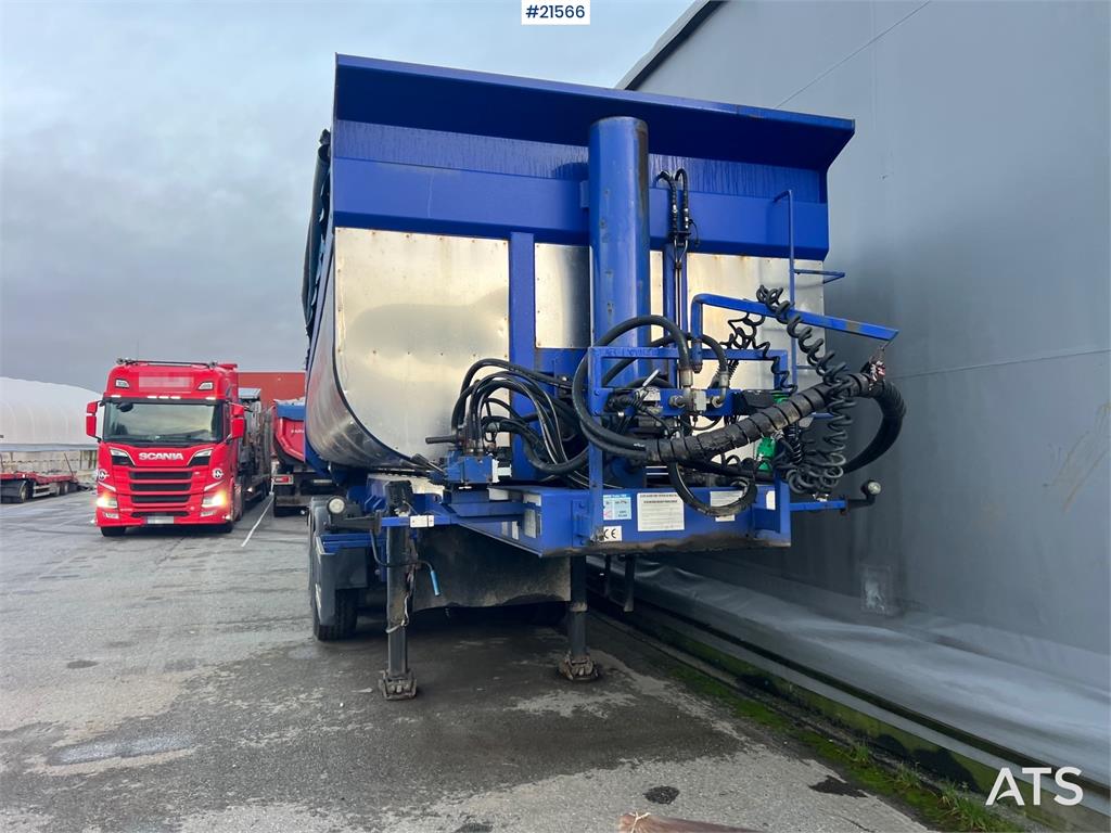 Langendorf 3 axle asphalt semi w/ Hydraulic canopy