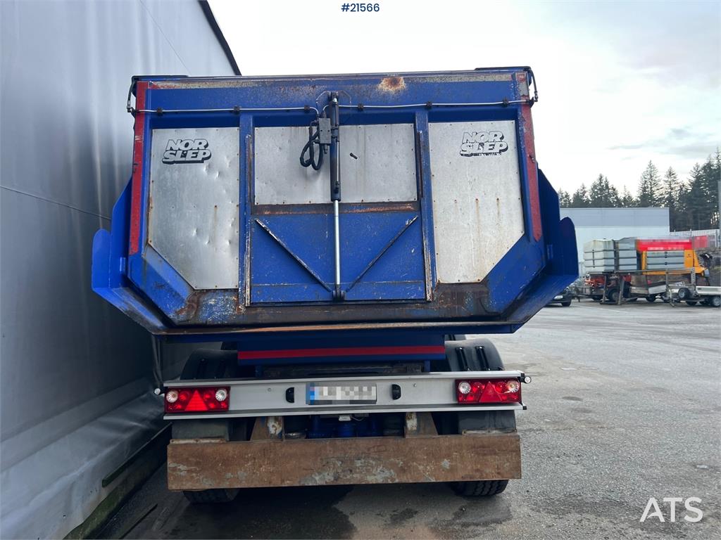 Langendorf 3 axle asphalt semi w/ Hydraulic canopy