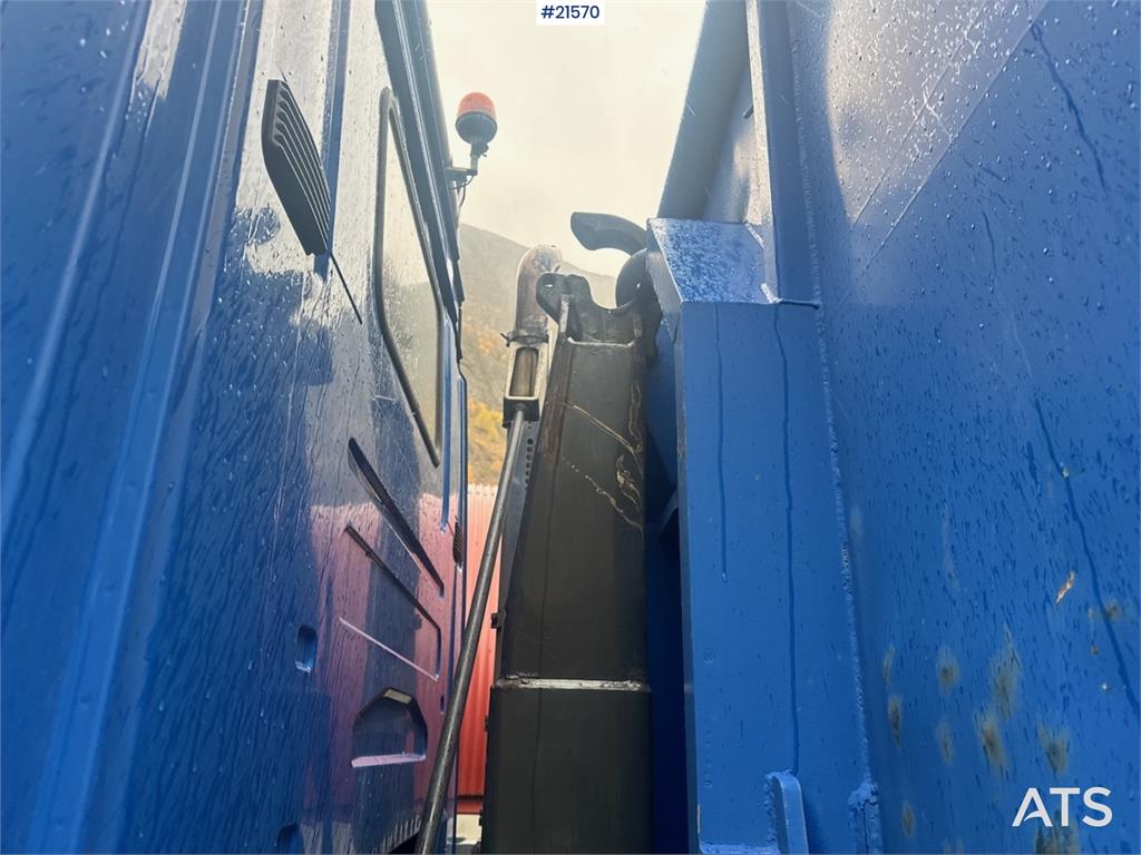Scania R500 Hook truck w/ Box.