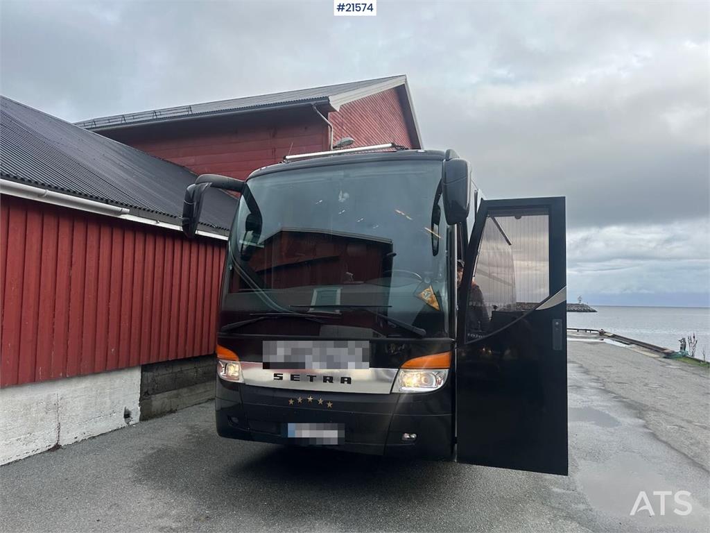 Setra S411 tour bus w/ 29+2+1 seats and winter tires. Lo