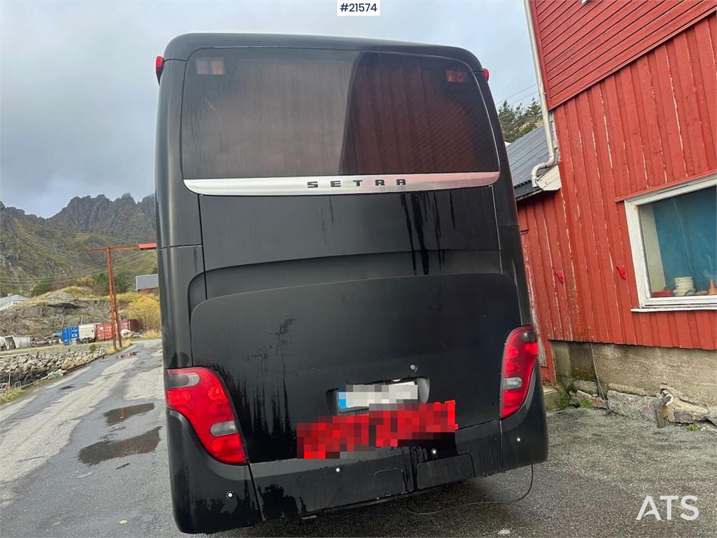 Setra S411 tour bus w/ 29+2+1 seats and winter tires. Lo