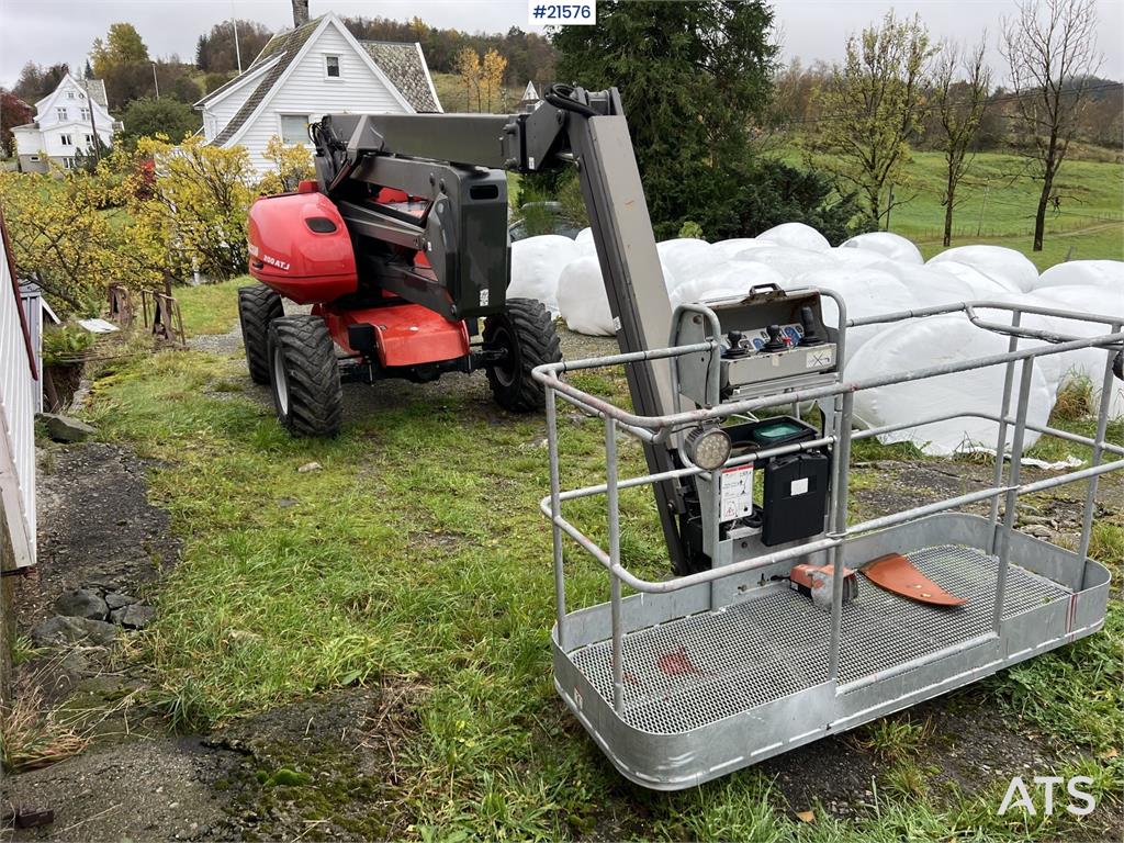 Manitou 200 ATJ Telehandler