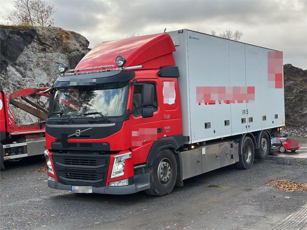 Volvo FM 500 6x2 box truck w/ full side opening and lift
