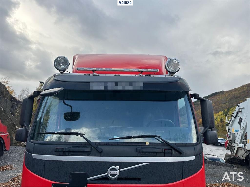 Volvo FM 500 6x2 box truck w/ full side opening and lift