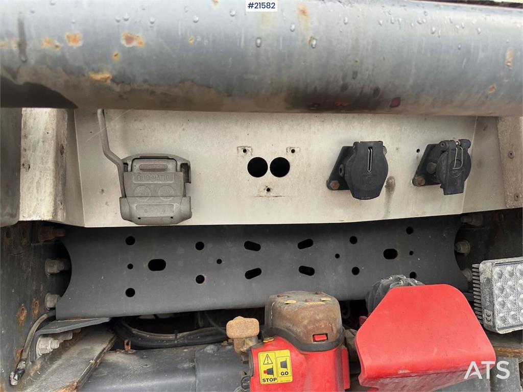 Volvo FM 500 6x2 box truck w/ full side opening and lift