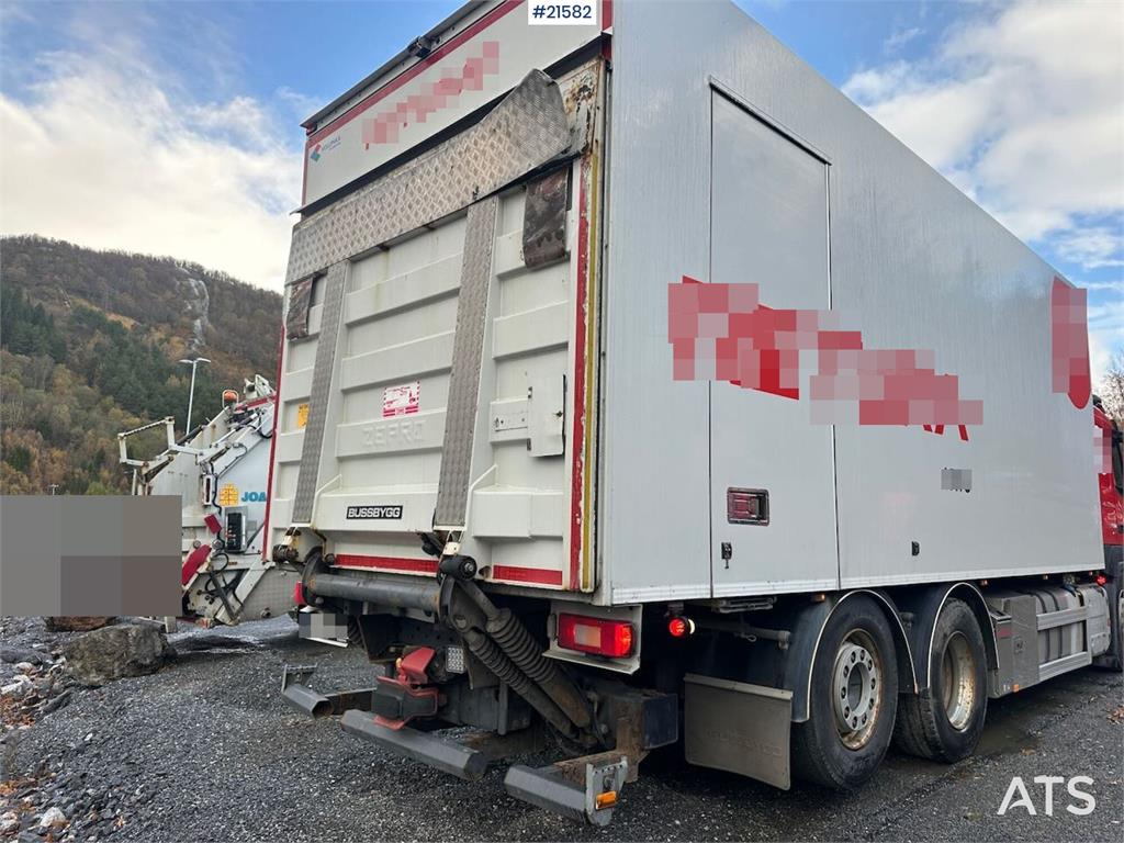 Volvo FM 500 6x2 box truck w/ full side opening and lift