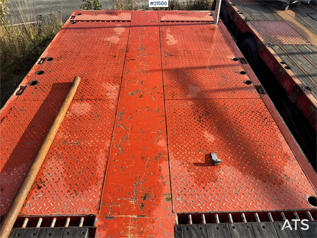 Broshuis crane semi.