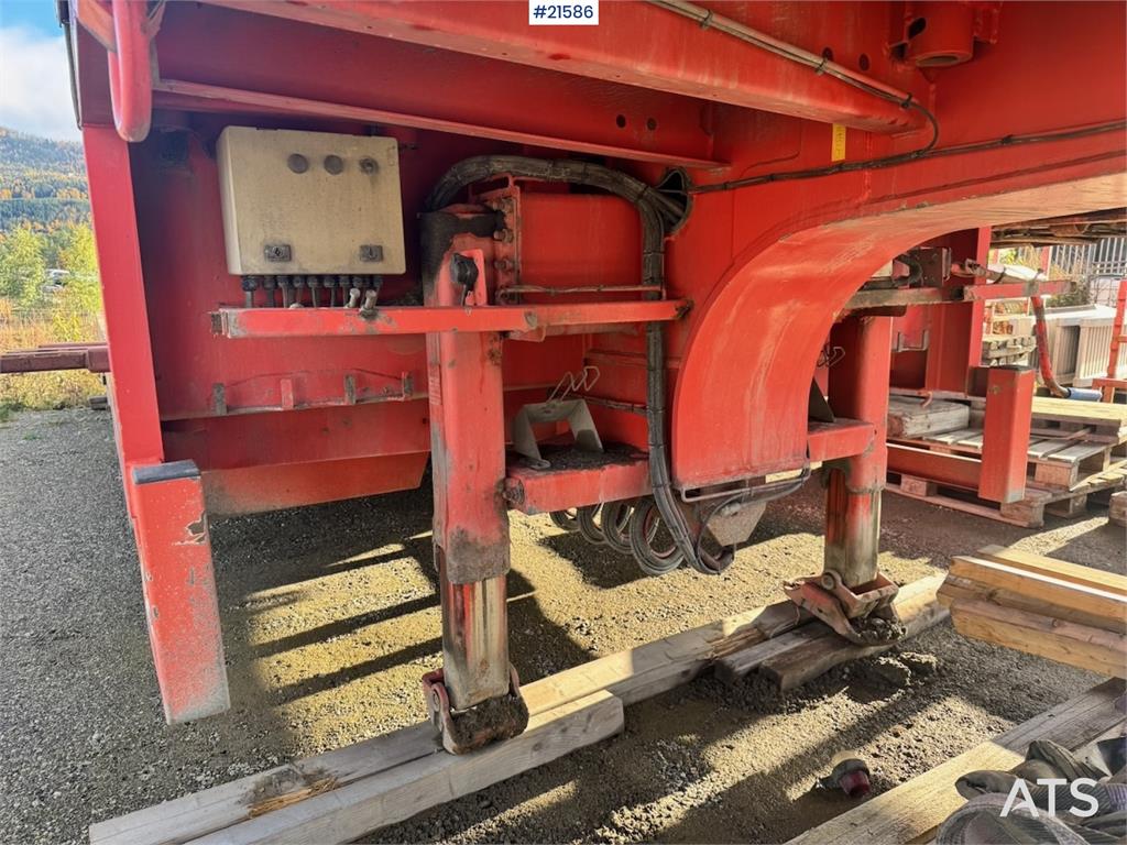 Broshuis crane semi.