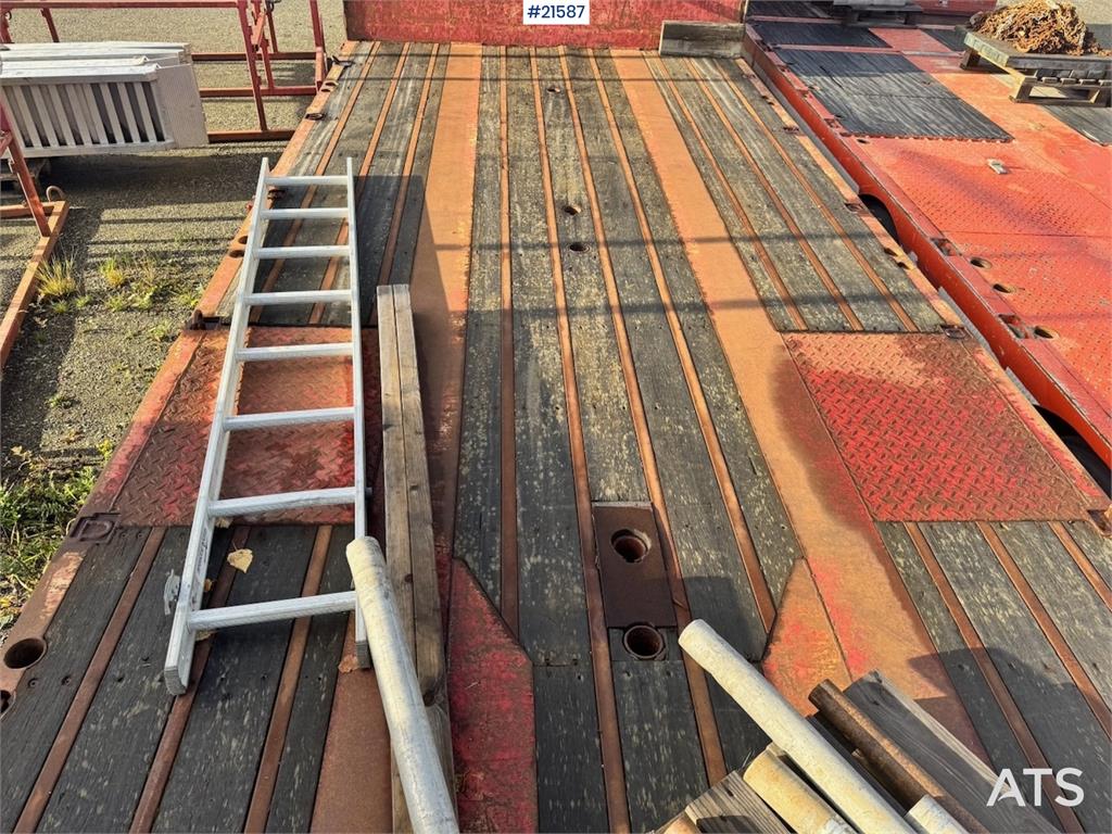 HRD Crane semitrailer.