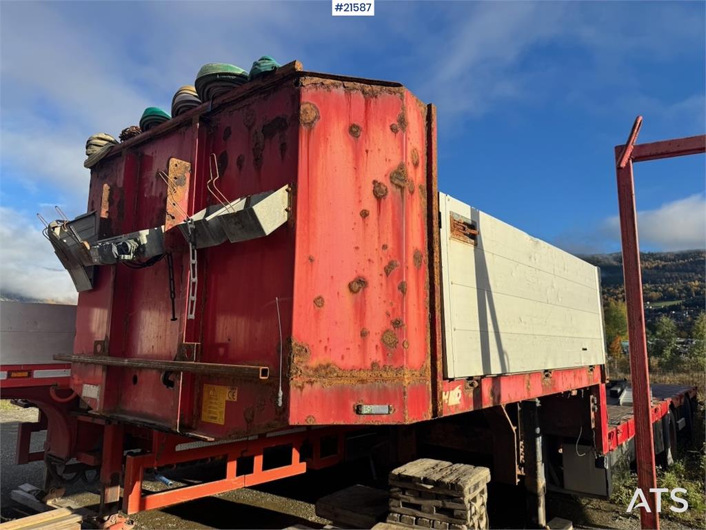 HRD Crane semitrailer.