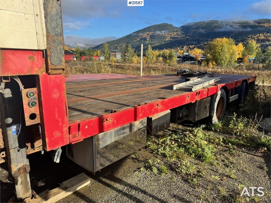 HRD Crane semitrailer.