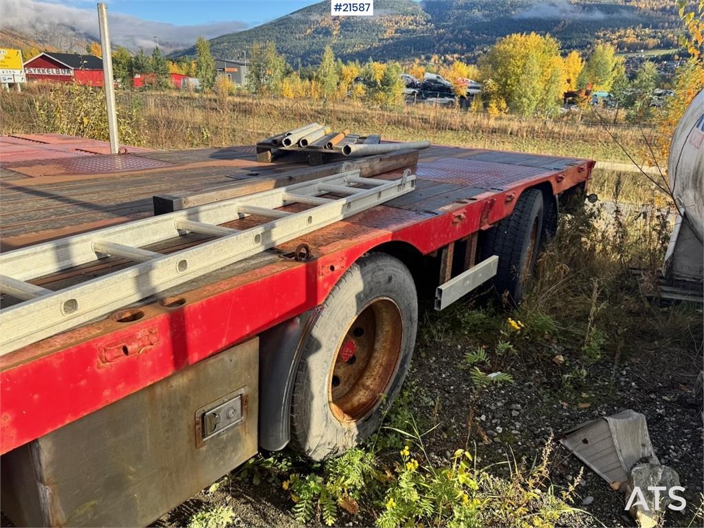 HRD Crane semitrailer.