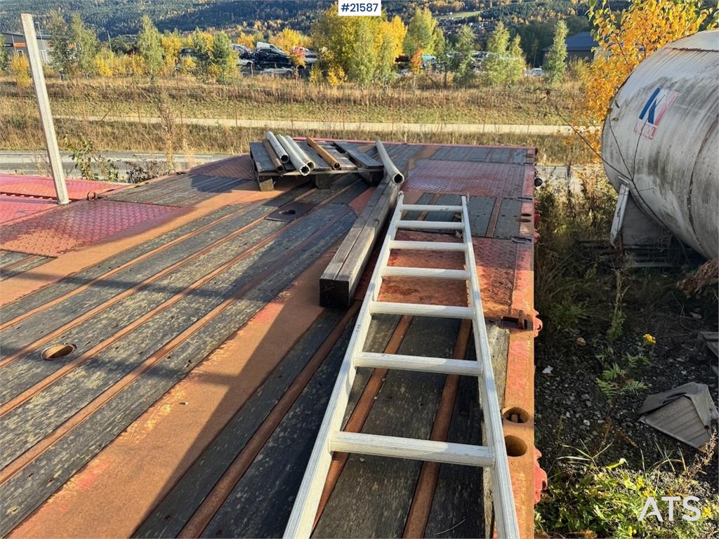 HRD Crane semitrailer.