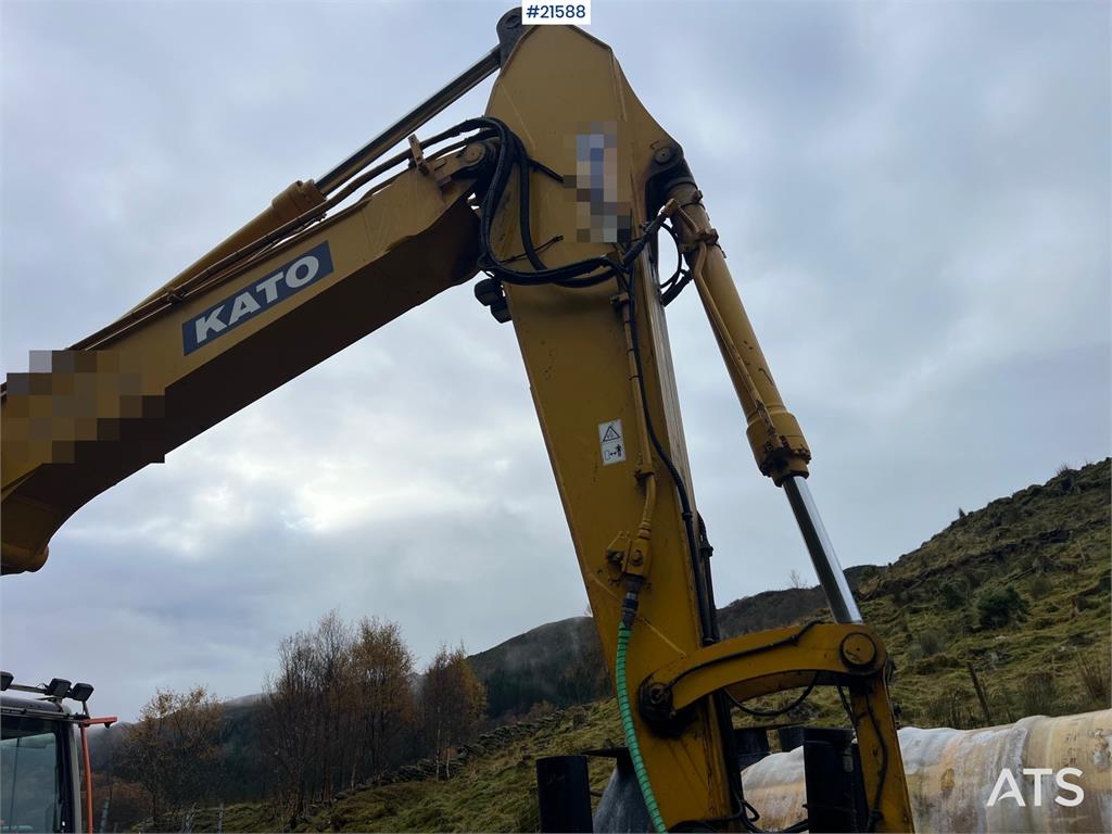 Kato HD 823 MR excavator w/ rototilt, sanding bucket, A