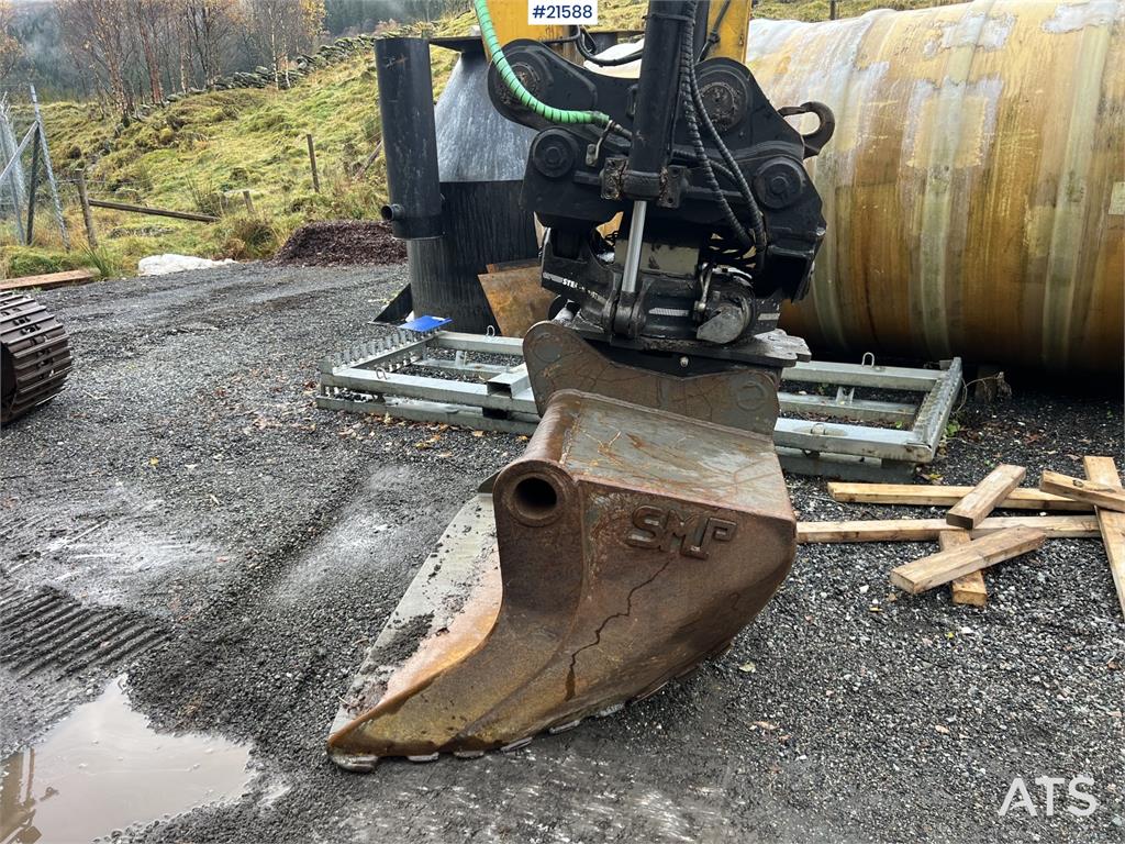 Kato HD 823 MR excavator w/ rototilt, sanding bucket, A