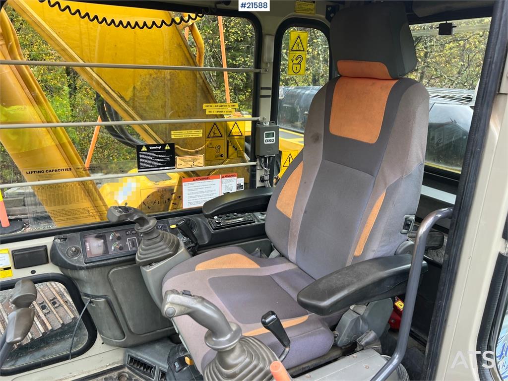 Kato HD 823 MR excavator w/ rototilt, sanding bucket, A