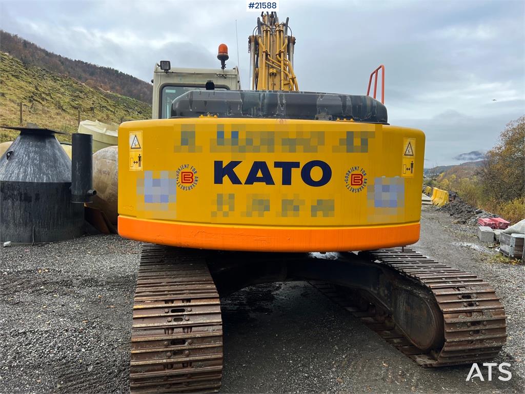 Kato HD 823 MR excavator w/ rototilt, sanding bucket, A