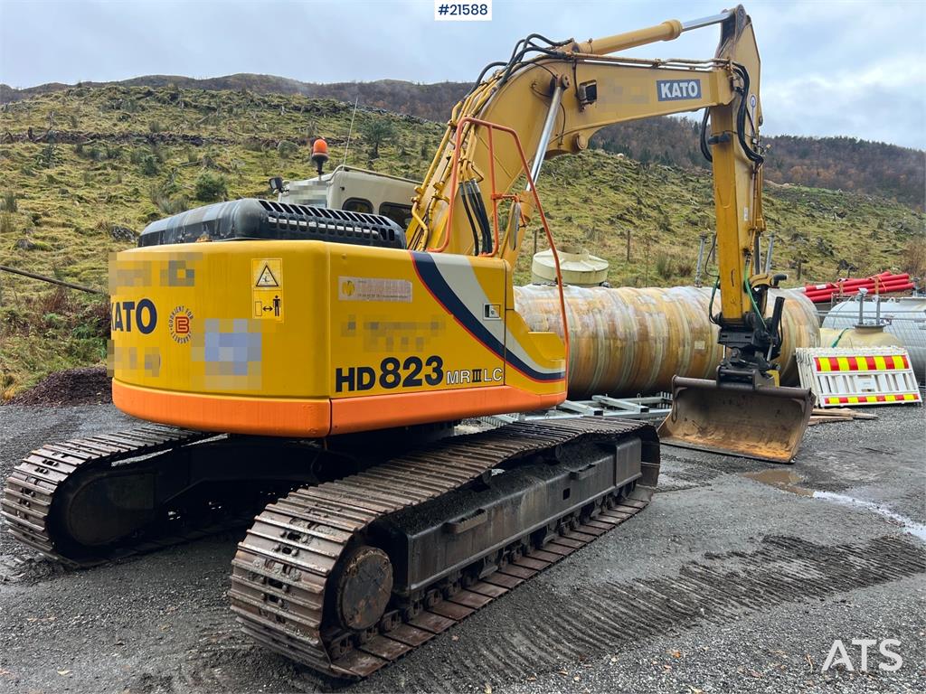 Kato HD 823 MR excavator w/ rototilt, sanding bucket, A