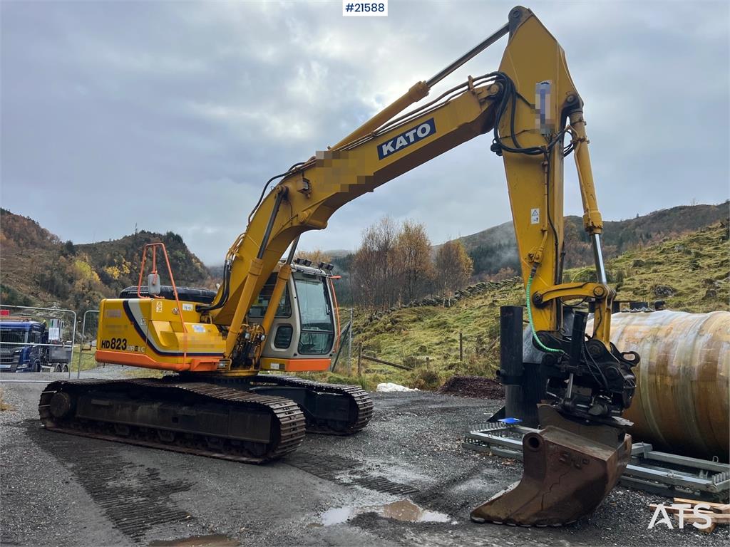 Kato HD 823 MR excavator w/ rototilt, sanding bucket, A