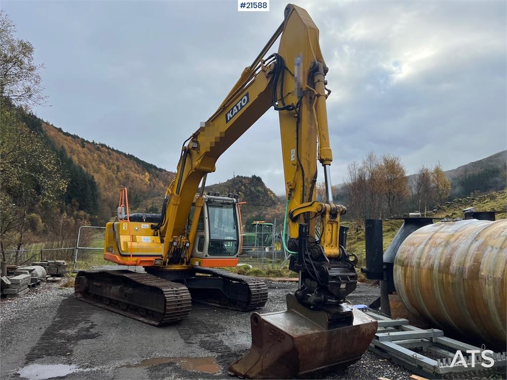 Kato HD 823 MR excavator w/ rototilt, sanding bucket, A