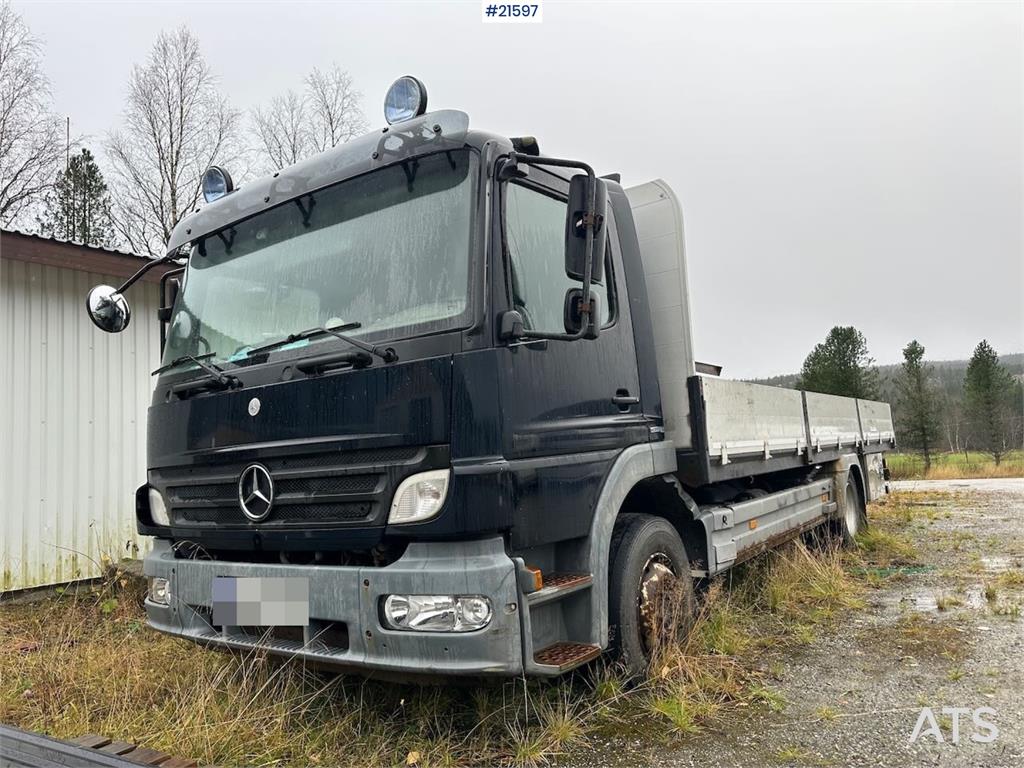 Mercedes-Benz 1524 L flatbed truck w/ new compressor and winter