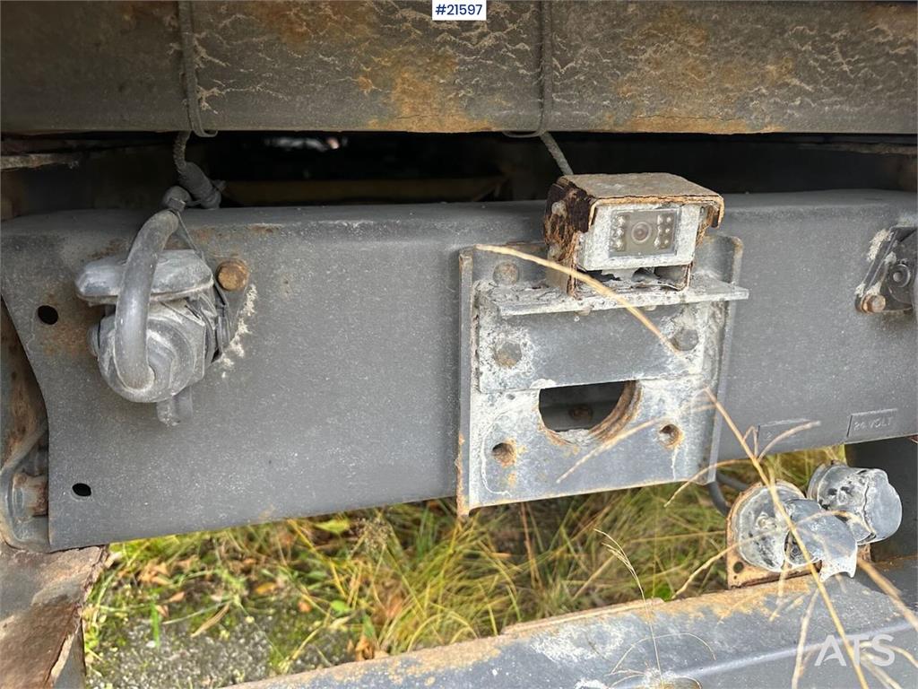Mercedes-Benz 1524 L flatbed truck w/ new compressor and winter