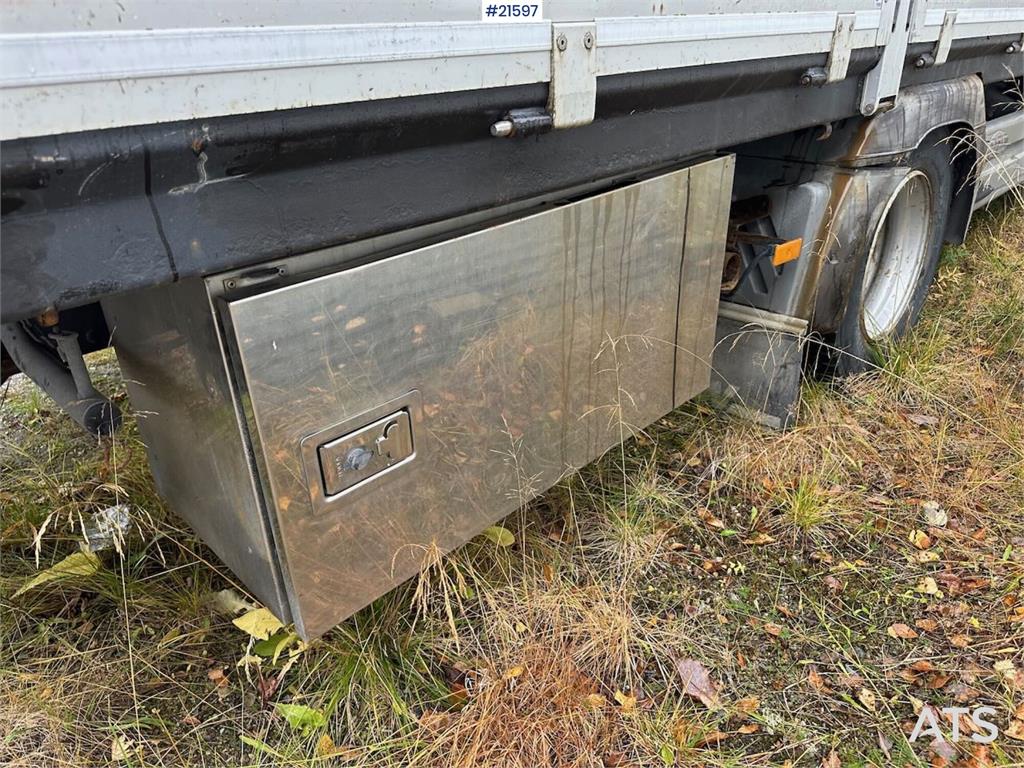 Mercedes-Benz 1524 L flatbed truck w/ new compressor and winter