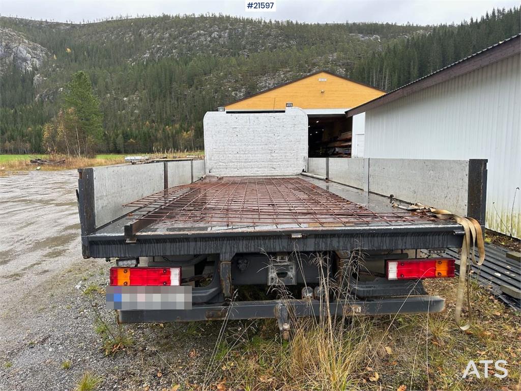 Mercedes-Benz 1524 L flatbed truck w/ new compressor and winter