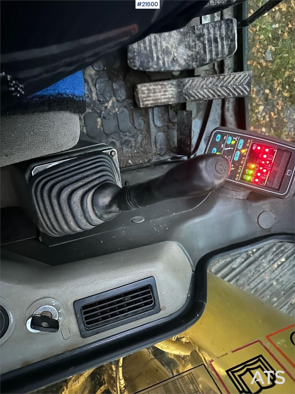 Komatsu PC240LC excavator. WATCH VIDEO.