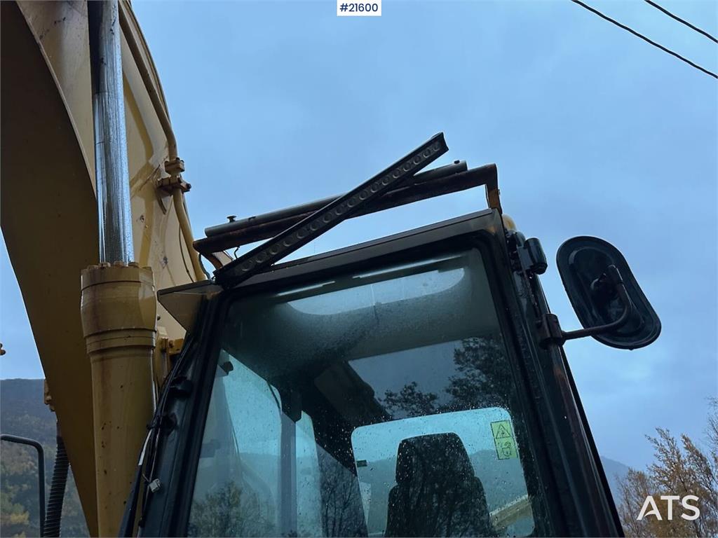 Komatsu PC240LC excavator. WATCH VIDEO.