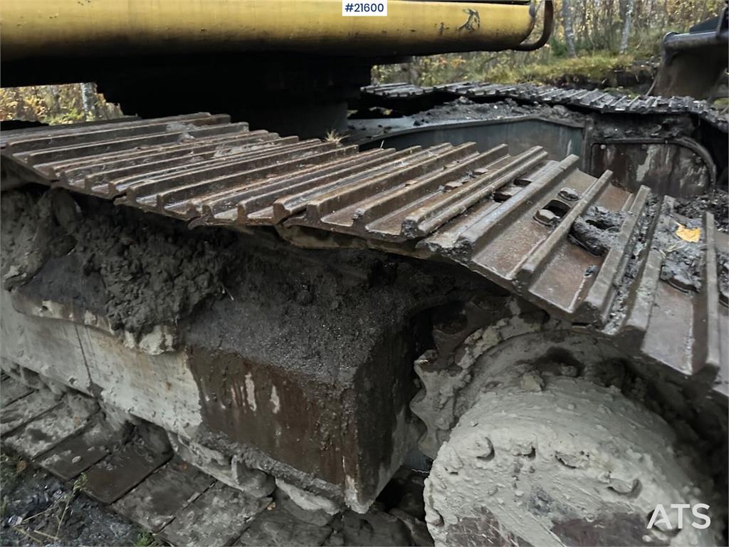 Komatsu PC240LC excavator. WATCH VIDEO.