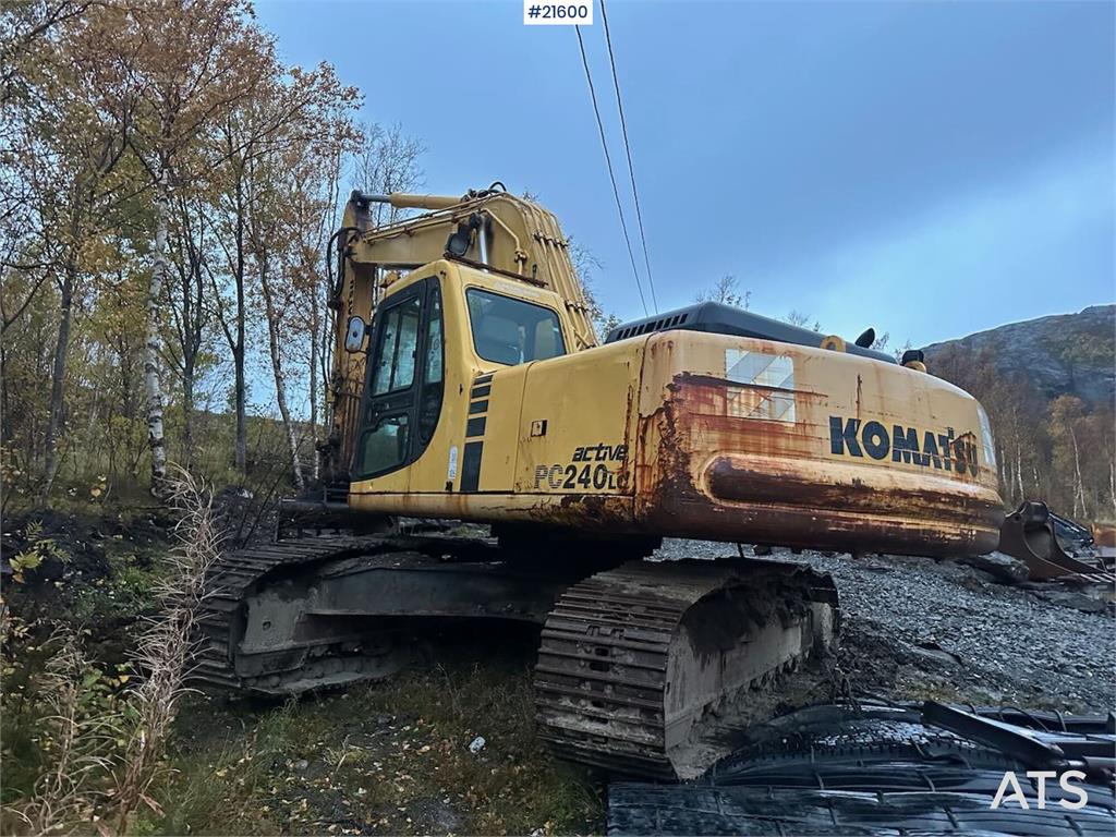 Komatsu PC240LC excavator. WATCH VIDEO.