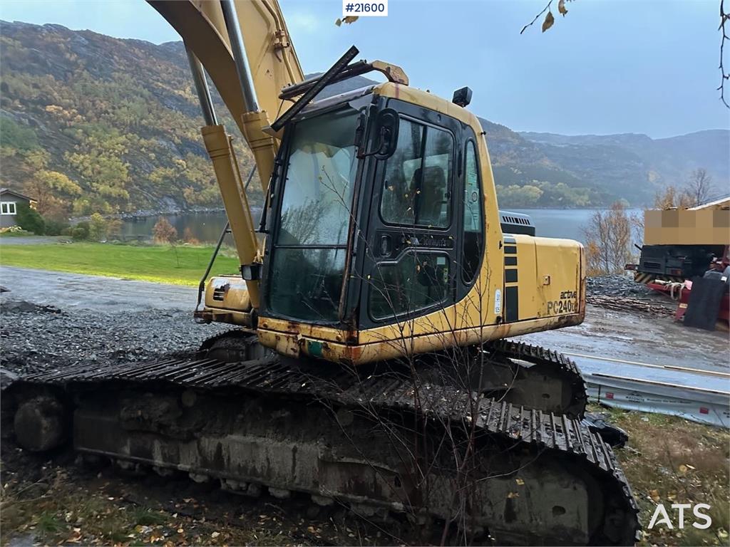 Komatsu PC240LC excavator. WATCH VIDEO.