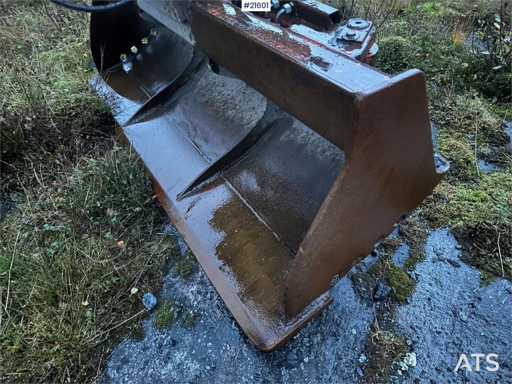 Hyundai Robex 210LC- 3H excavator w/ 5 buckets. Replaced t