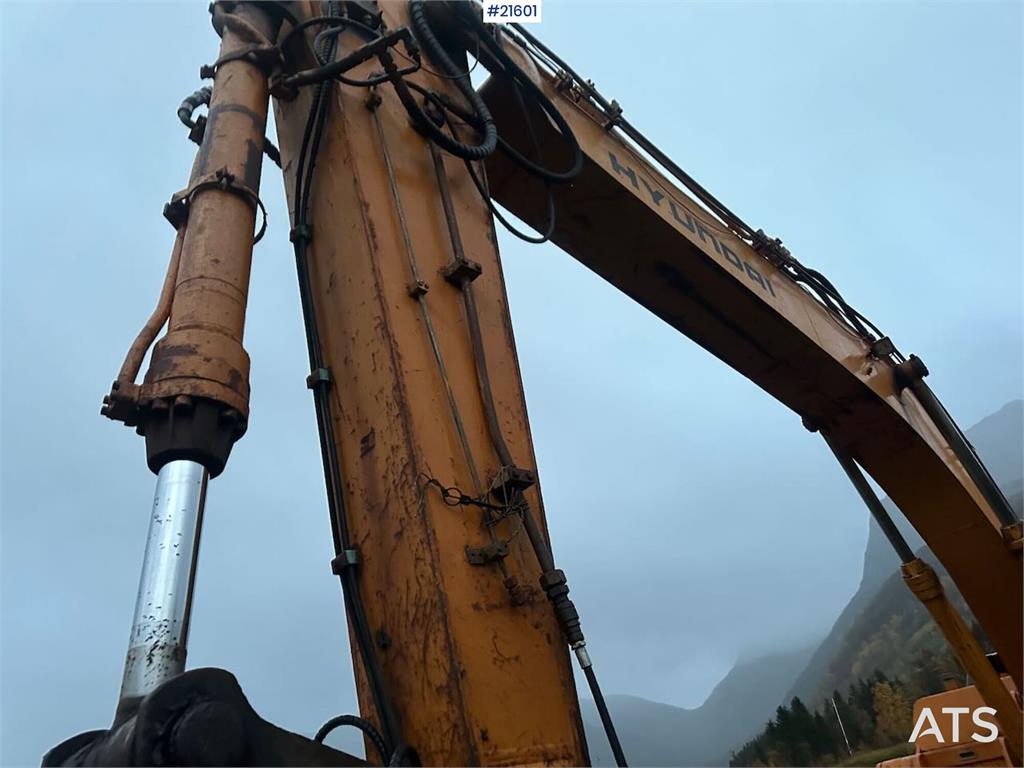 Hyundai Robex 210LC- 3H excavator w/ 5 buckets. Replaced t