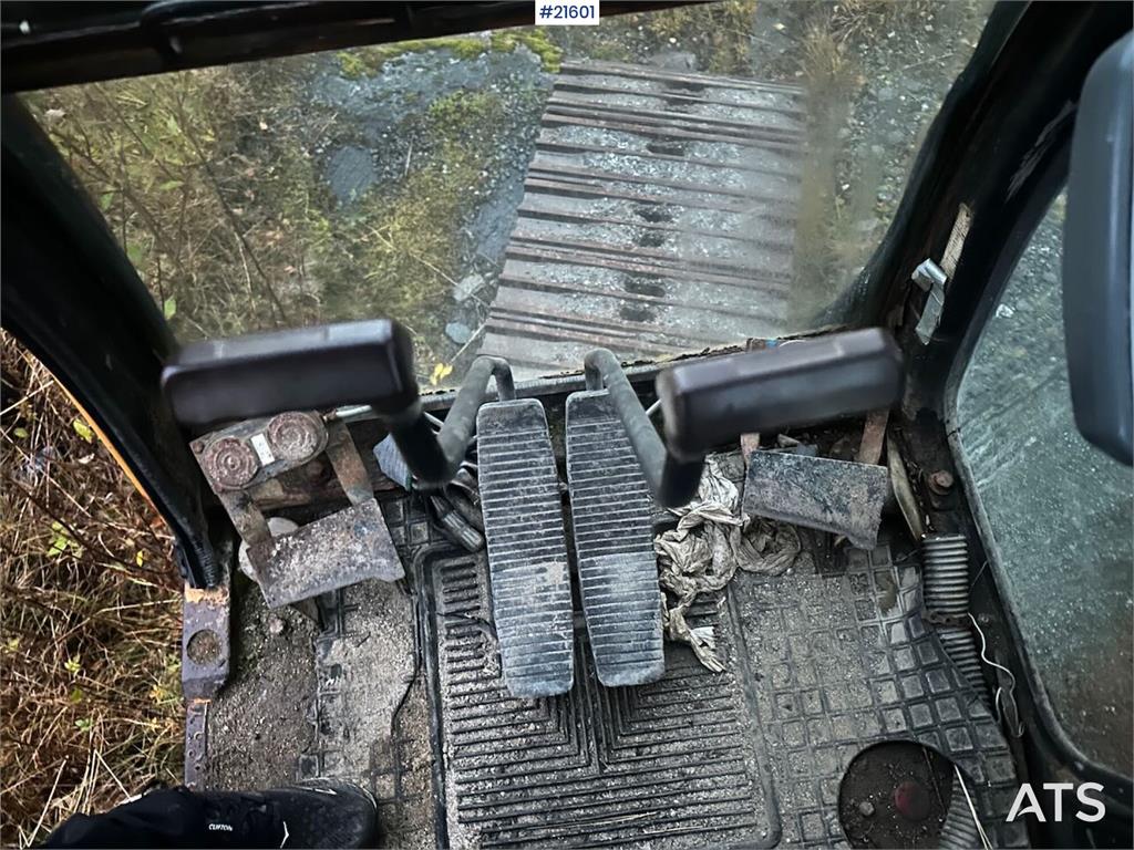 Hyundai Robex 210LC- 3H excavator w/ 5 buckets. Replaced t