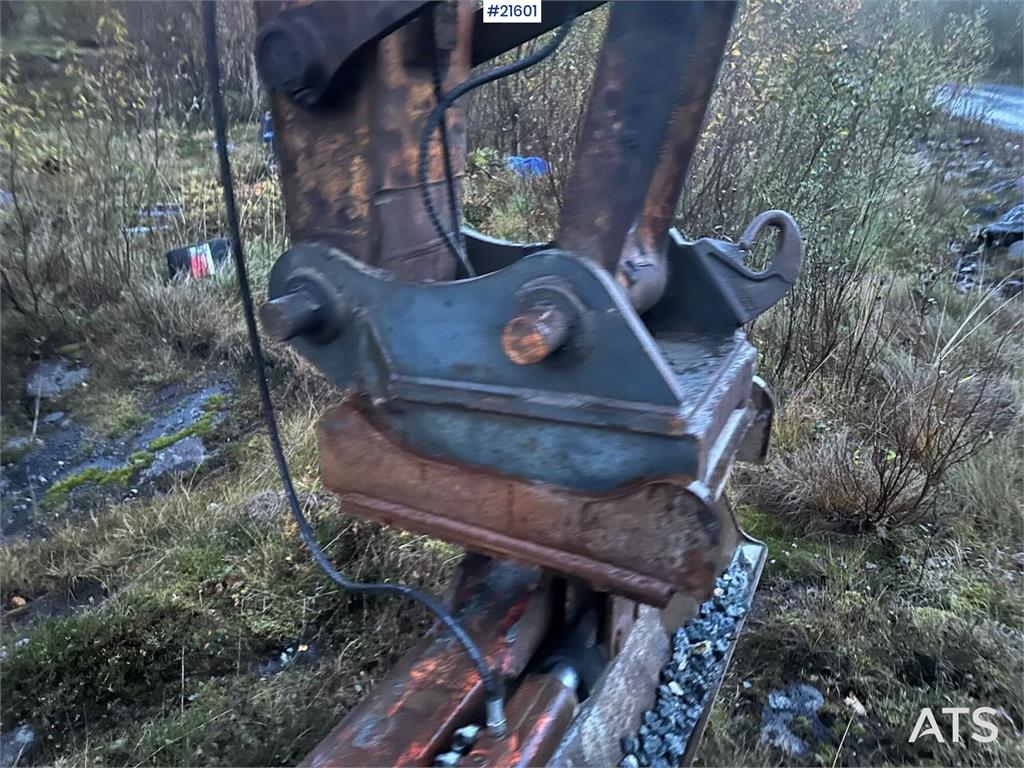 Hyundai Robex 210LC- 3H excavator w/ 5 buckets. Replaced t