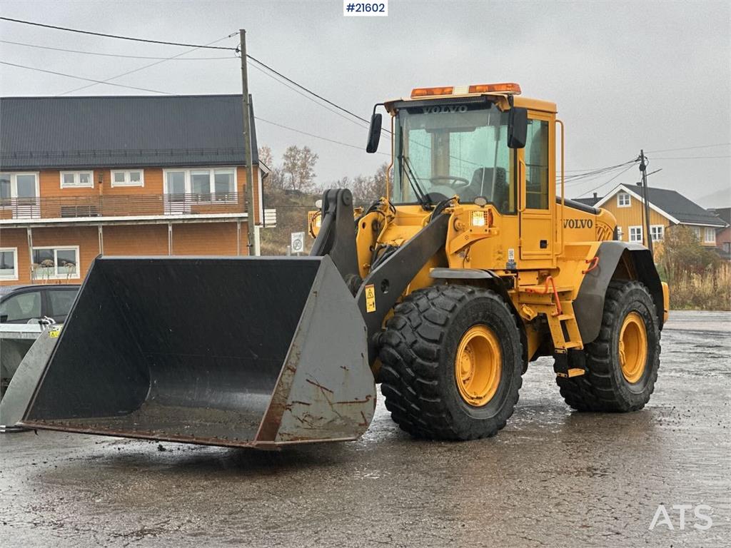 Volvo L90 E wheel loader w/ 3rd and 4th function, bucket