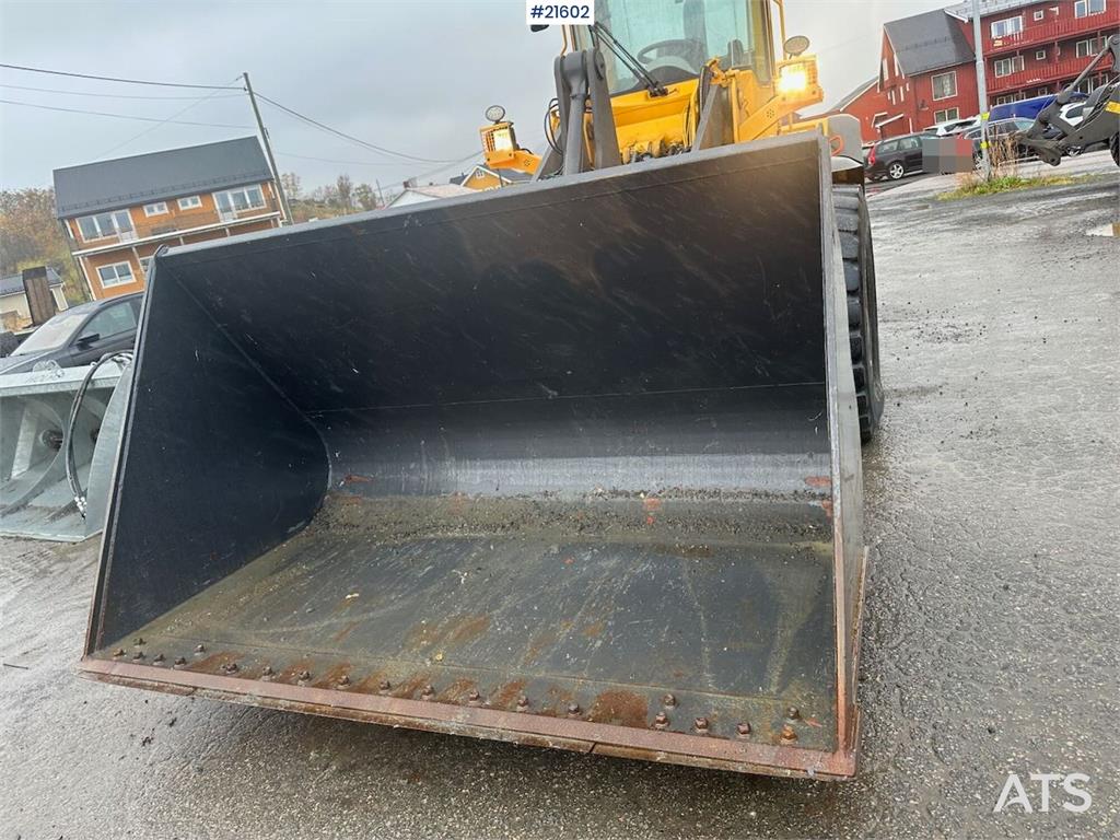 Volvo L90 E wheel loader w/ 3rd and 4th function, bucket