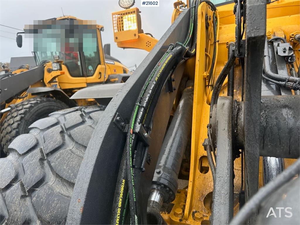 Volvo L90 E wheel loader w/ 3rd and 4th function, bucket