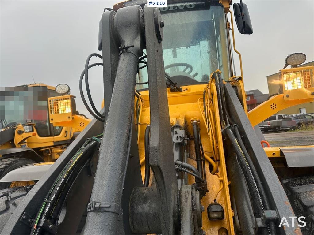 Volvo L90 E wheel loader w/ 3rd and 4th function, bucket
